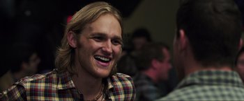 Movie still from “22 Jump Street” (2014), directed by Phil Lord – A person with long blonde hair smiling; Close Up shot, Over the shoulder angle