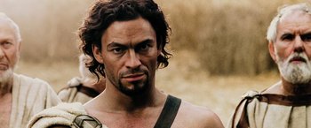 Movie still from “300” (2006), directed by Zack Snyder – A person with long hair; Close Up shot, Over the shoulder angle