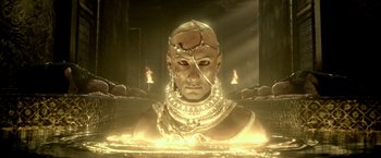 Movie still from “300: Rise of an Empire” (2014), directed by Noam Murro – An image of a woman with a lot of light coming out of her face; Close Up shot, High angle