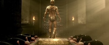 Movie still from “300: Rise of an Empire” (2014), directed by Noam Murro – A man standing in front of a group of people; Wide shot, High angle