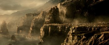 Movie still from “300: Rise of an Empire” (2014), directed by Noam Murro – A mountain with a bunch of people standing on top of it; Extreme Wide shot, High angle