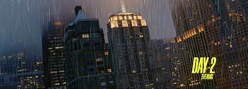 A tall building in the middle of a city
