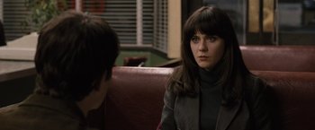 Movie still from “500 Days of Summer” (2009), directed by Marc Webb – A woman sitting in a booth with a man; Close Up shot, Over the shoulder angle