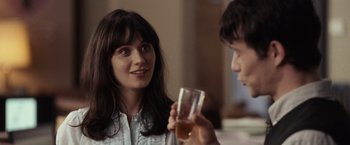 Movie still from “500 Days of Summer” (2009), directed by Marc Webb – A man and a woman holding a glass of wine; Close Up shot, Over the shoulder angle