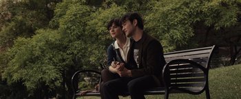 Movie still from “500 Days of Summer” (2009), directed by Marc Webb – A man and a woman sitting on a park bench; Medium shot, Over the shoulder angle