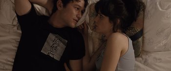 Movie still from “500 Days of Summer” (2009), directed by Marc Webb – A man and a woman laying in a bed together; Close Up shot, Overhead angle
