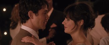 Movie still from “500 Days of Summer” (2009), directed by Marc Webb – A man and a woman looking at one another; Close Up shot, Over the shoulder angle