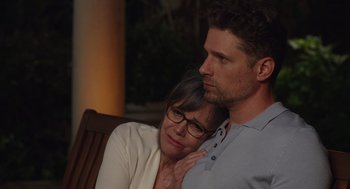 Movie still from “80 for Brady” (2023), directed by Kyle Marvin – A man and a woman sitting next to each other; Close Up shot, Over the shoulder angle