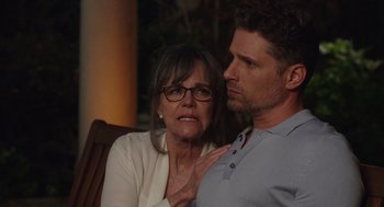 Movie still from “80 for Brady” (2023), directed by Kyle Marvin – An older woman and a younger man sitting next to each other; Close Up shot, Over the shoulder angle
