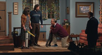 Movie still from “A Beautiful Day in the Neighborhood” (2019), directed by Marielle Heller – A man kneeling down on the floor of a living room; Wide shot, Over the shoulder angle