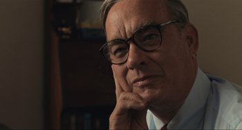 Movie still from “A Beautiful Day in the Neighborhood” (2019), directed by Marielle Heller – An older man wearing glasses and a tie; Close Up shot, Over the shoulder angle