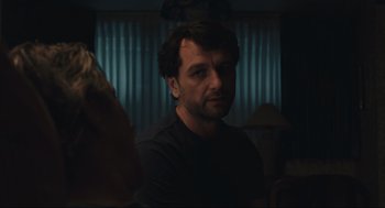 Movie still from “A Beautiful Day in the Neighborhood” (2019), directed by Marielle Heller – A person sitting in front of a window; Close Up shot, Over the shoulder angle