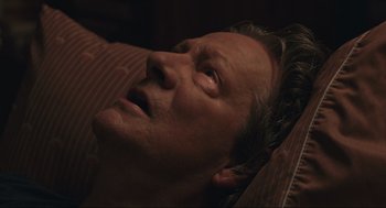 Movie still from “A Beautiful Day in the Neighborhood” (2019), directed by Marielle Heller – A person laying on a bed; Close Up shot, Overhead angle