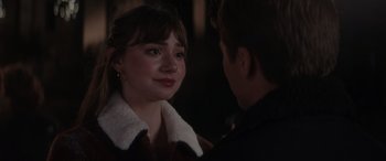 Movie still from “A Christmas Mystery” (2022), directed by Alex Ranarivelo – A young woman looking at a young man in front of a wall; Close Up shot, Over the shoulder angle