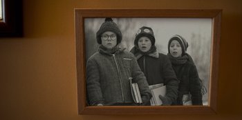Movie still from “A Christmas Story Christmas” (2022), directed by Clay Kaytis – A picture of three children in a picture frame on a wall; Medium shot, High angle