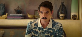 Movie still from “A Deadly Invitation” (2023), directed by J.M Cravioto – A man in a hawaiian shirt with a mustache; Close Up shot, Over the shoulder angle