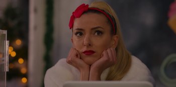 Movie still from “A Hollywood Christmas” (2022), directed by Alex Ranarivelo – A woman with a red bow in her hair; Close Up shot, Over the shoulder angle