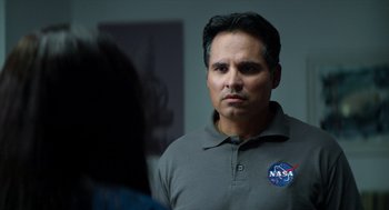 Movie still from “A Million Miles Away” (2023), directed by Alejandra Márquez Abella – A man wearing a nasa shirt is looking at a woman; Close Up shot, Over the shoulder angle