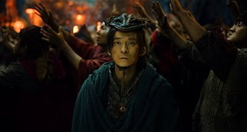 Movie still from “A Writer's Odyssey” (2021), directed by Yang Lu – A man in a green robe and a black hat; Medium shot, High angle
