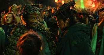 Movie still from “A Writer's Odyssey” (2021), directed by Yang Lu – A man and a woman are talking to each other; Medium shot, Over the shoulder angle