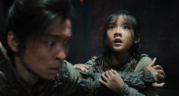 Movie still from “A Writer's Odyssey” (2021), directed by Yang Lu – A young girl and a young man looking at each other; Close Up shot, High angle