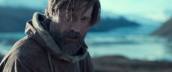 Movie still from “Against the Ice” (2022), directed by Peter Flinth – Close Up shot, Over the shoulder angle