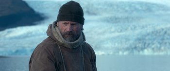 Movie still from “Against the Ice” (2022), directed by Peter Flinth – Close Up shot, Over the shoulder angle