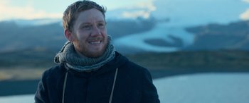 Movie still from “Against the Ice” (2022), directed by Peter Flinth – Close Up shot, Over the shoulder angle