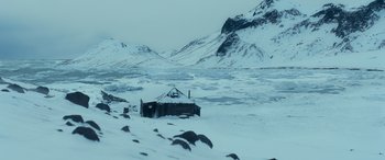 Movie still from “Against the Ice” (2022), directed by Peter Flinth – Extreme Wide shot, High angle
