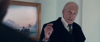 Movie still from “Against the Ice” (2022), directed by Peter Flinth – Close Up shot, Over the shoulder angle