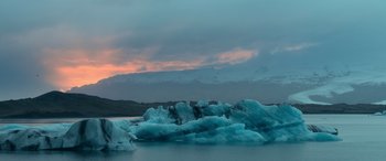 Movie still from “Against the Ice” (2022), directed by Peter Flinth – Extreme Wide shot, Low angle