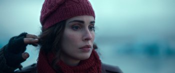 Movie still from “Against the Ice” (2022), directed by Peter Flinth – Close Up shot, Over the shoulder angle