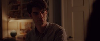 Movie still from “Alex Strangelove” (2018), directed by Craig Johnson – A young man is looking into the camera; Close Up shot, Over the shoulder angle