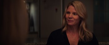 Movie still from “All the Bright Places” (2020), directed by Brett Haley – A woman with blonde hair is smiling for the camera; Close Up shot, Over the shoulder angle