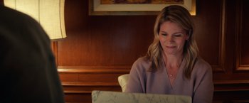 Movie still from “All the Bright Places” (2020), directed by Brett Haley – A woman sitting in front of a laptop computer; Medium shot, Over the shoulder angle