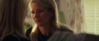 Movie still from “All the Bright Places” (2020), directed by Brett Haley – A person with long blonde hair; Close Up shot, Over the shoulder angle