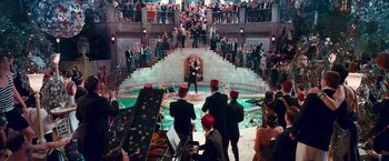 Movie still from “The Great Gatsby” (2013), directed by Baz Luhrmann – A group of people standing in front of an audience; Extreme Wide shot, High angle