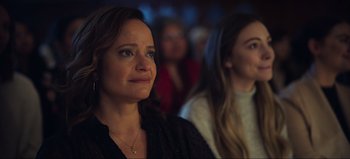 Movie still from “All Together Now” (2020), directed by Brett Haley – Two women sitting in front of each other in front of a group of people; Close Up shot, Over the shoulder angle