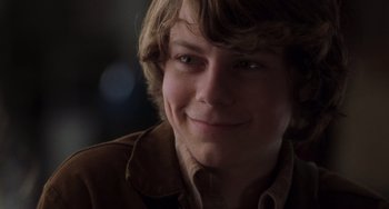 Movie still from “Almost Famous” (2000), directed by Cameron Crowe – A person smiling for the camera; Close Up shot, Over the shoulder angle
