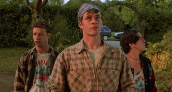 Movie still from “An American Werewolf in Paris” (1997), directed by Anthony Waller – A group of young men standing next to each other on a street; Medium shot, Low angle