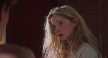 Movie still from “An American Werewolf in Paris” (1997), directed by Anthony Waller – A beautiful young woman with long blonde hair; Close Up shot, Over the shoulder angle
