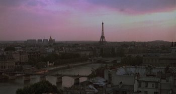 Movie still from “An American Werewolf in Paris” (1997), directed by Anthony Waller – A view of the eiffel tower at sunset; Extreme Wide shot, High angle