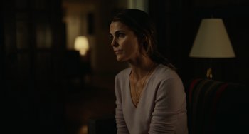 Movie still from “Antlers” (2021), directed by Scott Cooper – A woman sitting in front of a mirror in a room; Close Up shot, Over the shoulder angle