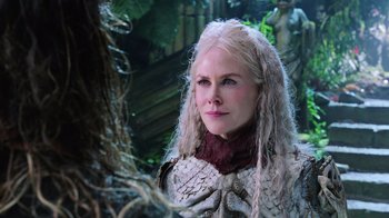 Movie still from “Aquaman” (2018), directed by James Wan – A person with long white hair; Close Up shot, Over the shoulder angle