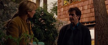 Movie still from “The Insider” (1999), directed by Michael Mann – A man and a woman are talking to each other outside; Medium shot, Over the shoulder angle