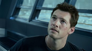 Movie still from “Avatar” (2009), directed by James Cameron – A person looking up at something; Close Up shot, Low angle