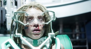 Movie still from “Avatar: The Way of Water” (2022), directed by James Cameron – A person wearing a green and white costume; Close Up shot, Overhead angle