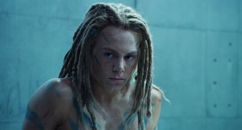 Movie still from “Avatar: The Way of Water” (2022), directed by James Cameron – A man with dreads is looking at the camera; Close Up shot, Low angle