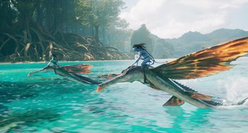 Movie still from “Avatar: The Way of Water” (2022), directed by James Cameron – An image of an animated character riding a dragon in the water; Extreme Wide shot, High angle
