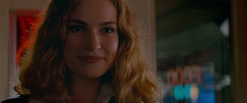 Movie still from “Baby Driver” (2017), directed by Edgar Wright – A woman with blonde hair and green eyes; Close Up shot, Over the shoulder angle